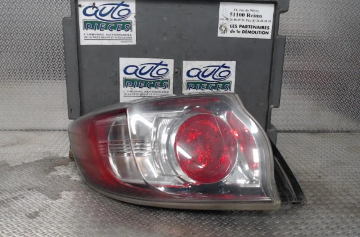 Feu arrière gauche Mazda 3 (BL) 1.6 mzr cd (bl14) (2010-2013) occasion