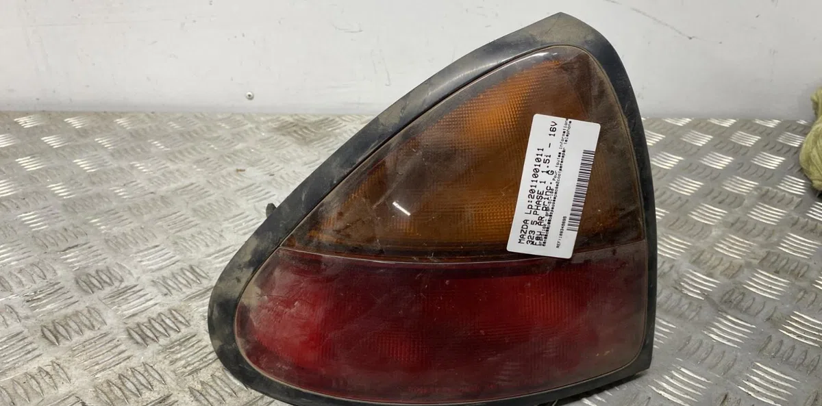 Feu arrière gauche MAZDA 323 5 PHASE 1 occasion