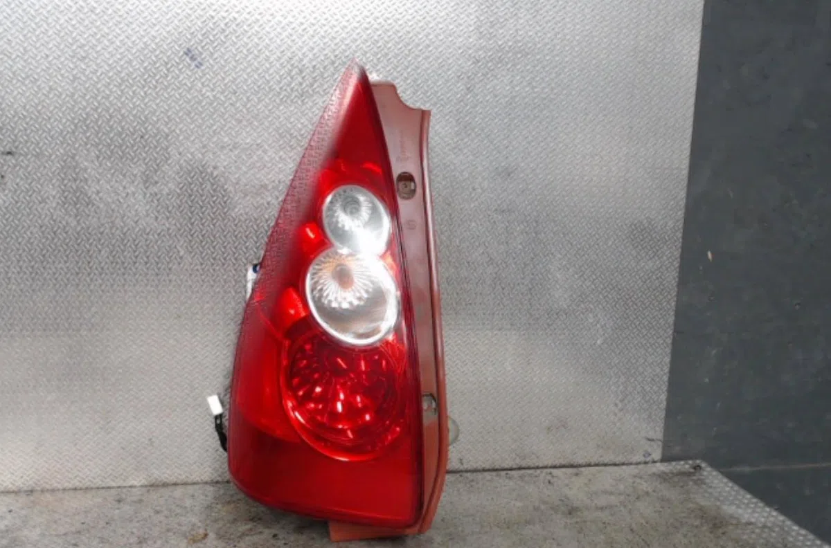 Feu arrière gauche MAZDA 5 1  5 1 PHASE 1 MONOSPACE occasion