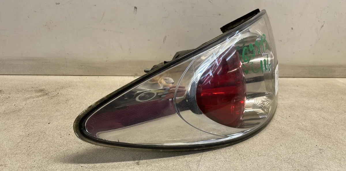 Feu arrière gauche Mazda 6 Hatchback (GG) 2.0 di (gg14) (2002-2007) occasion