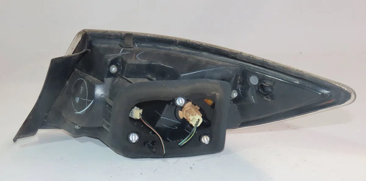 Feu arrière gauche Mazda 6 Hatchback (GH) 2.2 d (gh10) (2010-2012) occasion