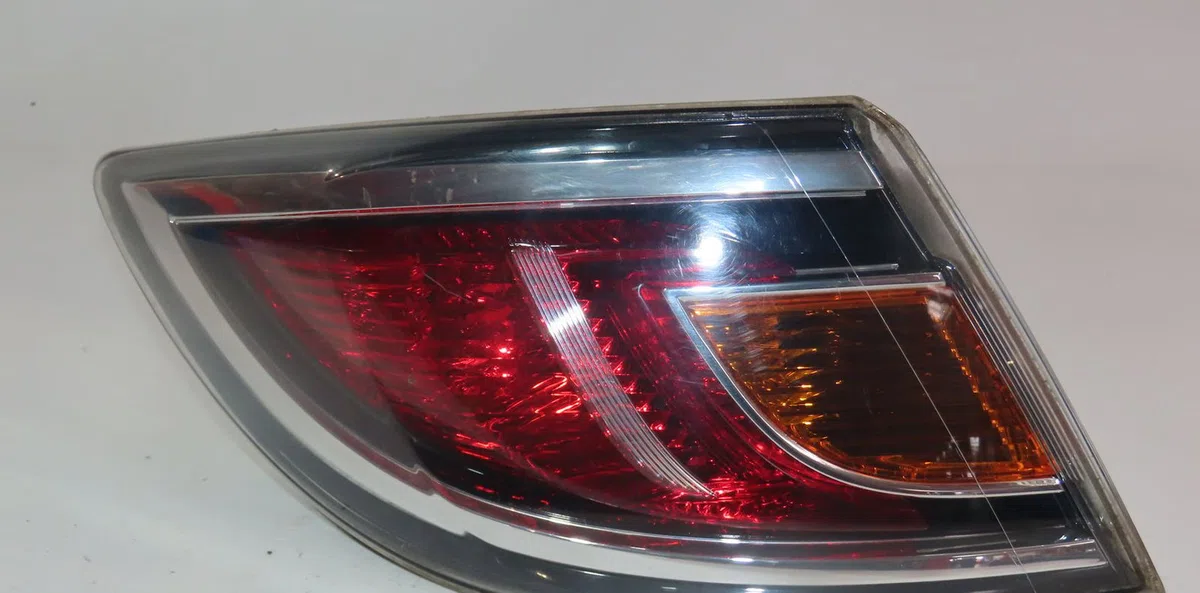 Feu arrière gauche Mazda 6 Hatchback (GH) 2.2 d (gh10) (2010-2012) occasion