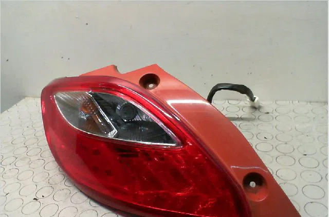 Feu arrière gauche MAZDA MAZDA 2 II  1.4 MZ-CD 68ch occasion