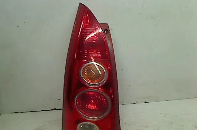 Feu arrière gauche Mazda PREMACY (CP) 2.0 td (2000-2005) occasion