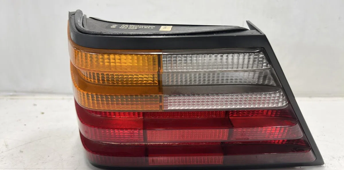 Feu arrière gauche MERCEDES 300 W124 PHASE 1 occasion