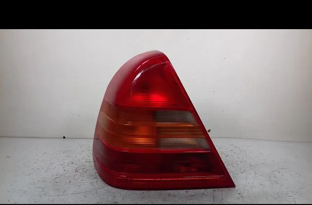 Feu arrière gauche Mercedes-benz CLASSE C (W202) C 180 (202.018) (1993-2000) 4 portes occasion