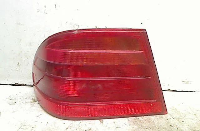 Feu arrière gauche Mercedes-benz CLASSE E (W210) E 290 turbo-d (210.017) (1996-1999) occasion
