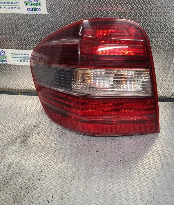 Feu arrière gauche Mercedes-benz CLASSE M (W164) Ml 320 cdi 4-matic (164.122) (2005-2009) occasion