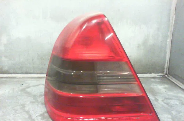 Feu arrière gauche MERCEDES C220 1995 occasion