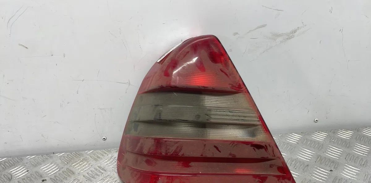Feu arrière gauche MERCEDES CLASSE C 202 PHASE 1 occasion
