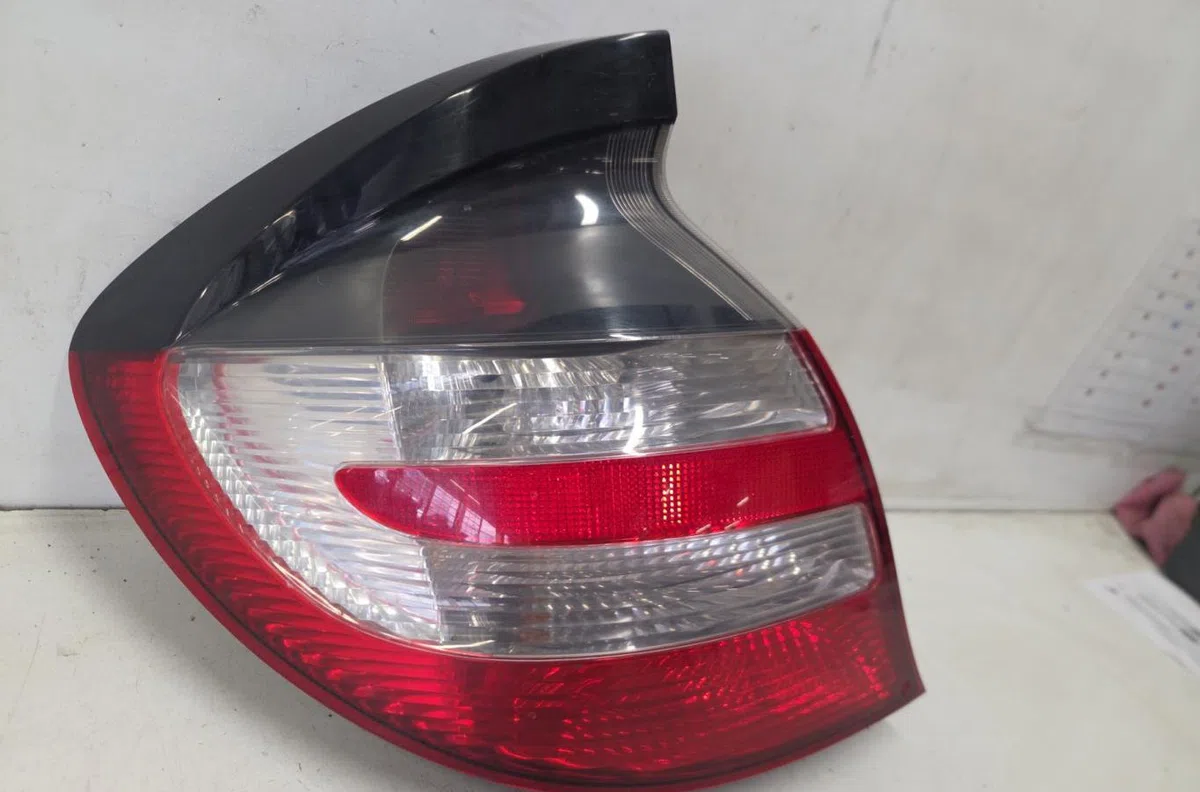 Feu arrière gauche MERCEDES CLASSE C 203 COUPE SPORT PHASE 1 occasion
