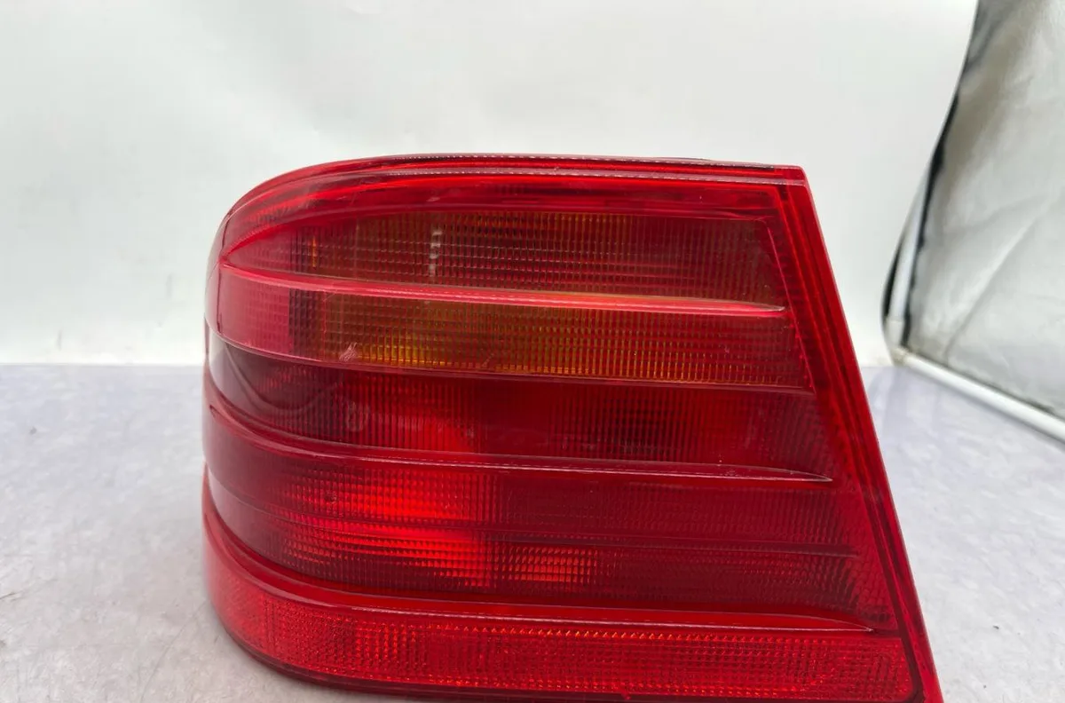 Feu arrière gauche MERCEDES CLASSE E 210 PHASE 1 occasion