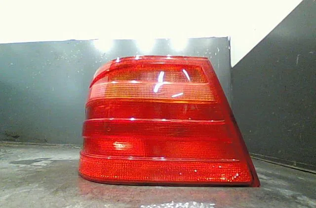 Feu arrière gauche MERCEDES E300 1996 occasion