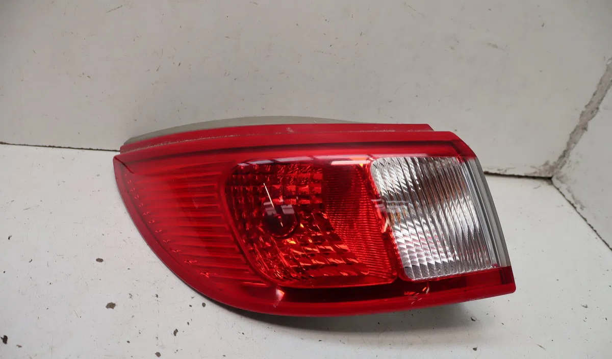 Feu arrière gauche Mitsubishi COLT CZC VI Décapotable (RG) 1.5 (z36a) (2006-2009) occasion