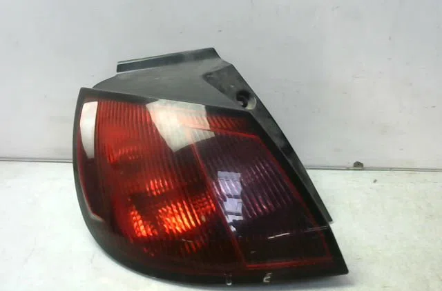 Feu arrière gauche Mitsubishi COLT VI (Z3_A, Z2_A) 1.1 (z31a, z32a) (2004-2012) occasion