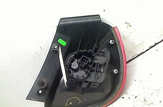 Feu arrière gauche Mitsubishi COLT VI (Z3_A, Z2_A) 1.3 (z21a) (2004-2012) occasion