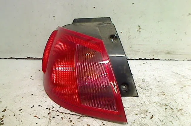 Feu arrière gauche Mitsubishi COLT VI (Z3_A, Z2_A) 1.3 (z21a) (2004-2012) occasion