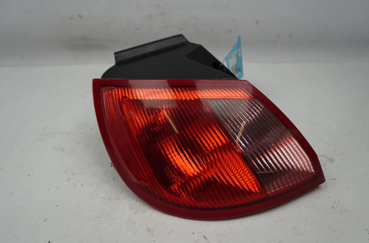 Feu arrière gauche Mitsubishi COLT VI (Z3_A, Z2_A) 1.3 (z21a) (2004-2012) occasion