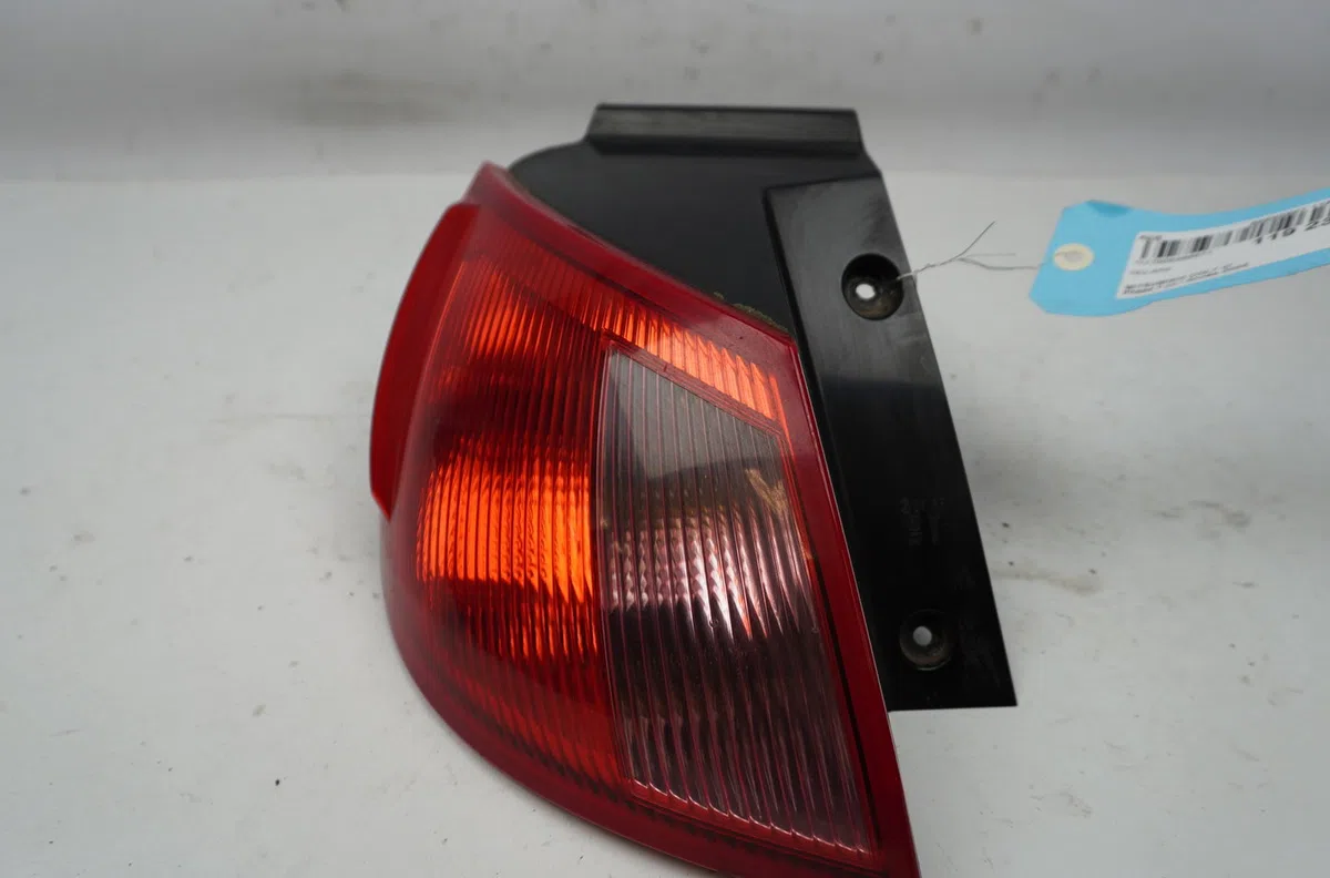 Feu arrière gauche Mitsubishi COLT VI (Z3_A, Z2_A) 1.3 (z21a) (2004-2012) occasion