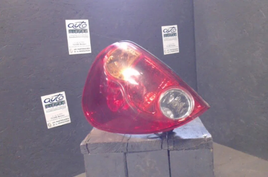 Feu arrière gauche MITSUBISHI L200 IV  L200 IV DOUBLE CABINE occasion
