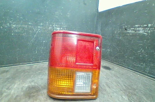 Feu arrière gauche Mitsubishi PAJERO I (L04_G, L14_G) 2.5 td 4wd (l049g, l149g) (1986-1991) occasion