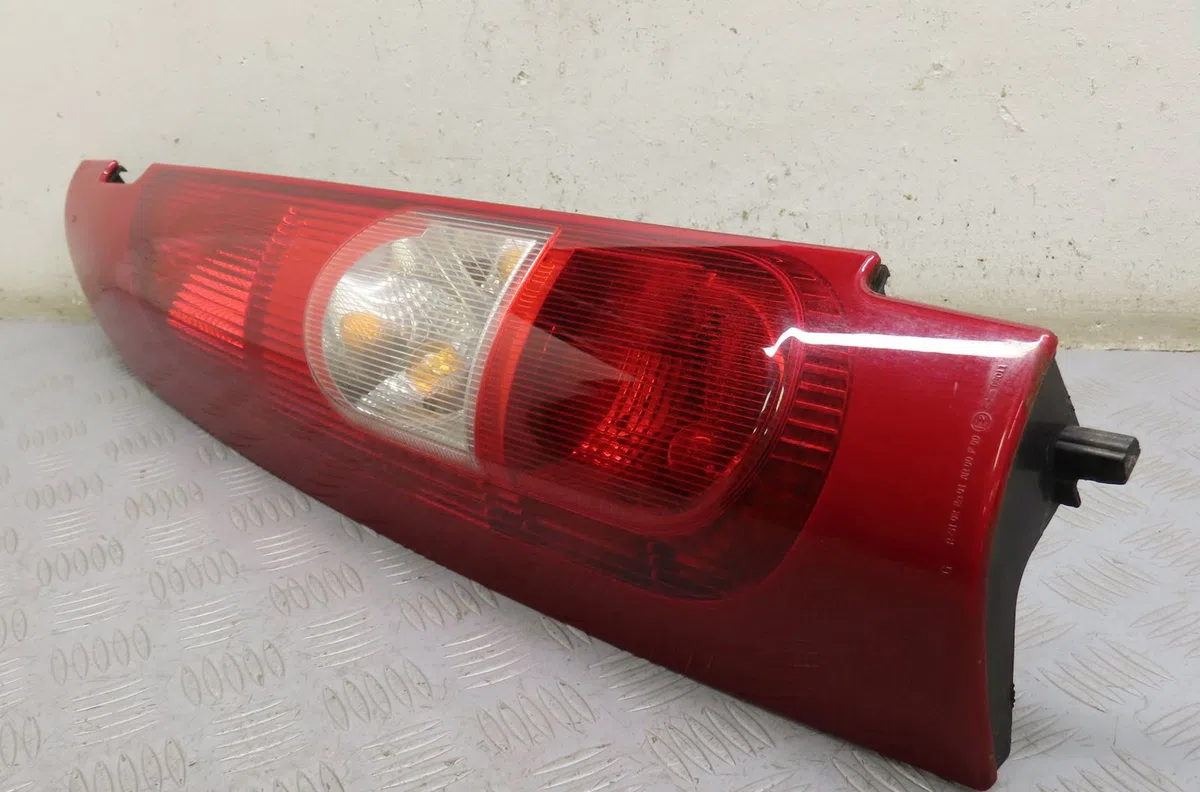 Feu arrière gauche Nissan KUBISTAR Camionnette (X76) 1.5 dci 70 (2005-2009) occasion