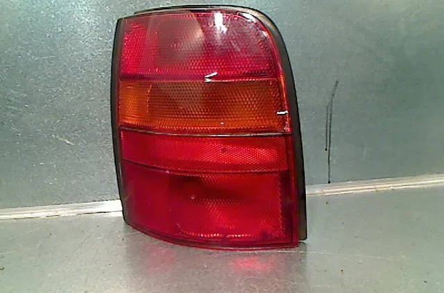 Feu arrière gauche NISSAN MICRA 1997 occasion