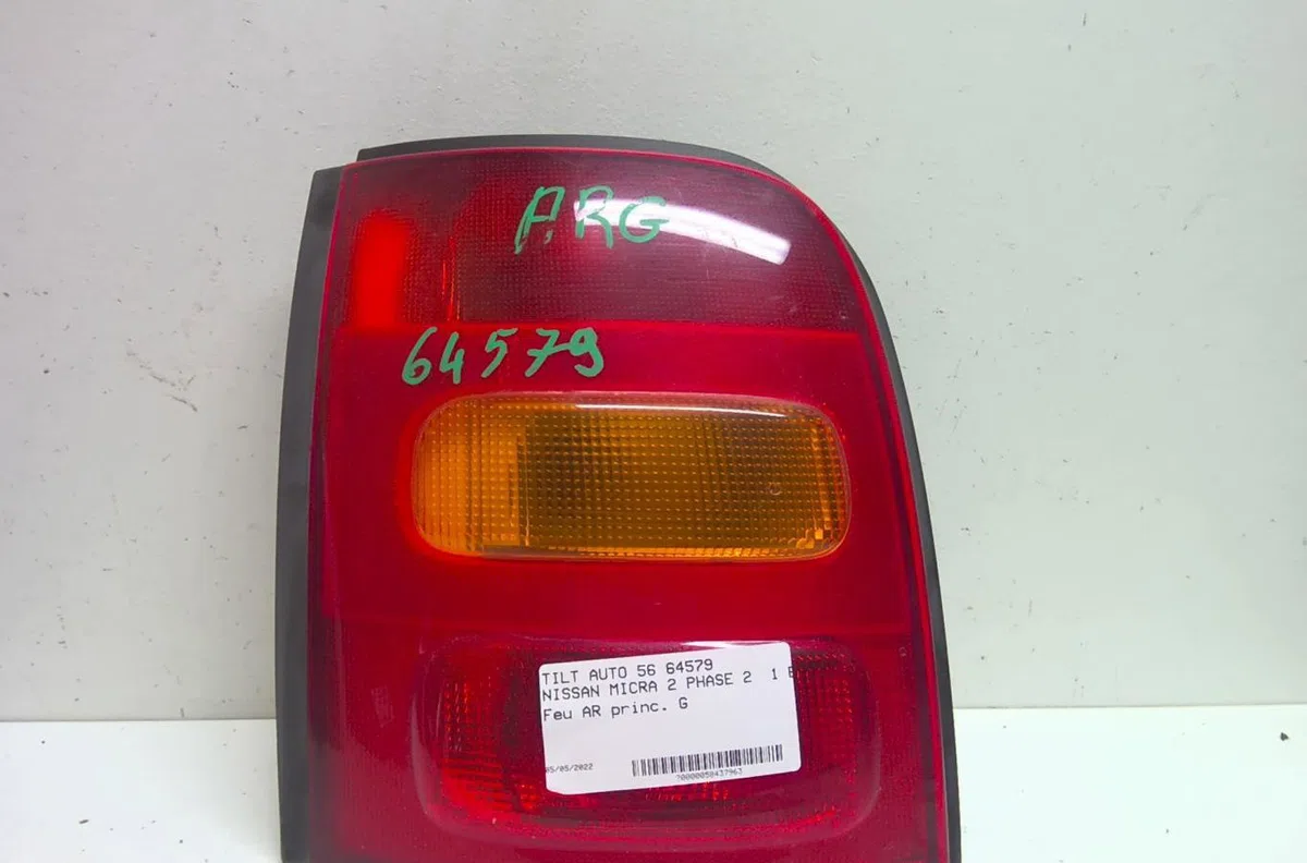 Feu arrière gauche Nissan MICRA II (K11) 1.0 i 16v (1992-2000) occasion