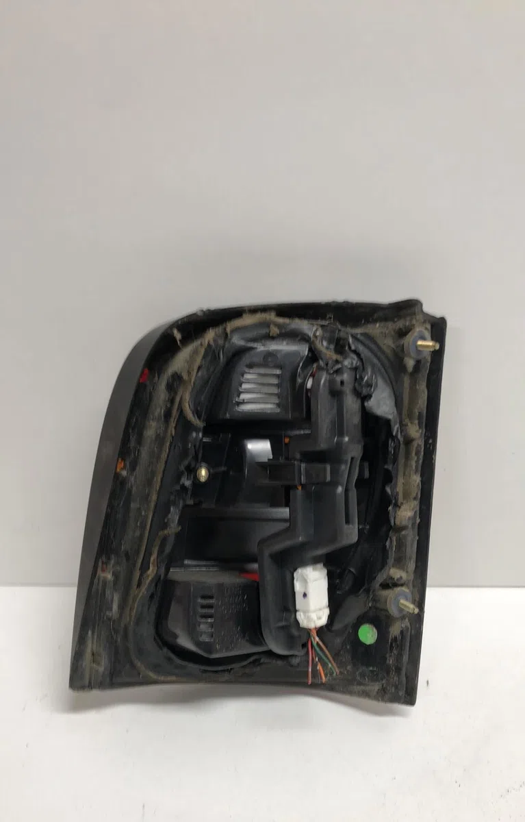 Feu arrière gauche Nissan MICRA II (K11) 1.0 i 16v (1992-2000) occasion