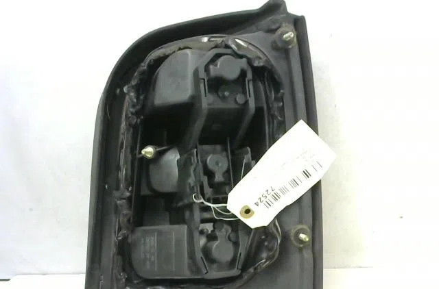 Feu arrière gauche Nissan MICRA II (K11) 1.3 i 16v (1992-2000) occasion