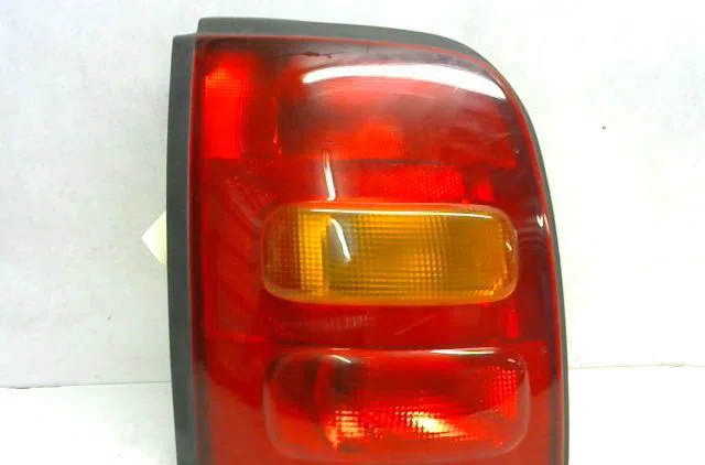 Feu arrière gauche Nissan MICRA II (K11) 1.3 i 16v (1992-2000) occasion