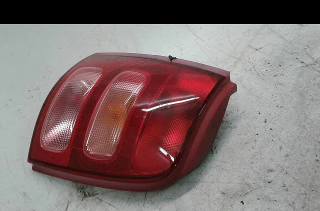 Feu arrière gauche Nissan MICRA II (K11) 1.4 i 16v (2000-2003) occasion