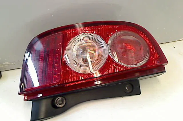 Feu arrière gauche NISSAN MICRA III  1.2i 65ch occasion