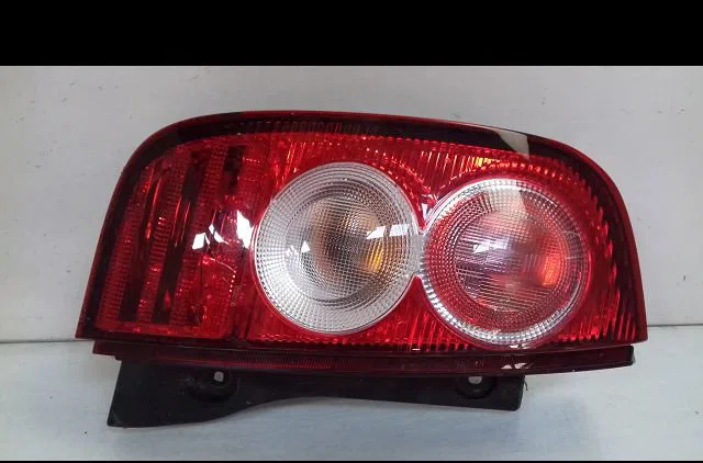Feu arrière gauche Nissan MICRA III (K12) 1.2 16v (2003-2010) occasion