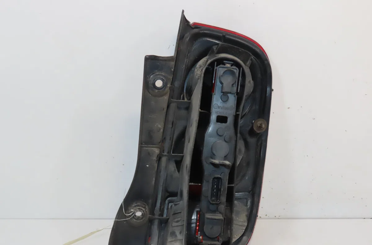 Feu arrière gauche Nissan MICRA III (K12) 1.2 16v (2003-2010) occasion