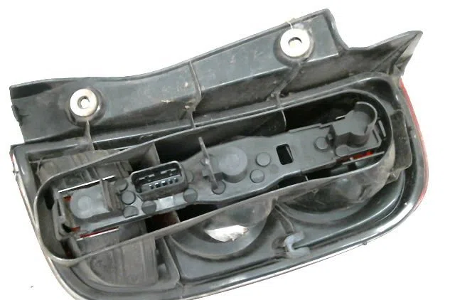 Feu arrière gauche Nissan MICRA III (K12) 1.2 16v (2003-2010) occasion