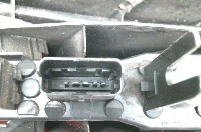 Feu arrière gauche Nissan MICRA III (K12) 1.2 16v (2003-2010) occasion