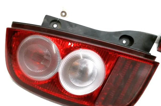 Feu arrière gauche Nissan MICRA III (K12) 1.2 16v (2003-2010) occasion
