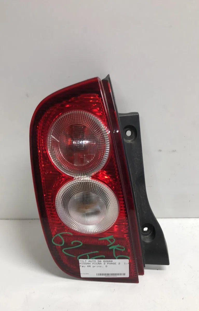Feu arrière gauche Nissan MICRA III (K12) 1.4 16v (2003-2010) occasion