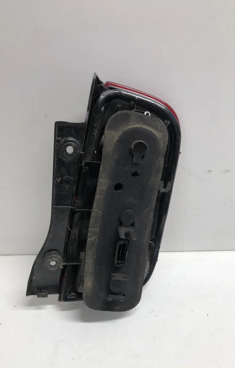 Feu arrière gauche Nissan MICRA III (K12) 1.4 16v (2003-2010) occasion