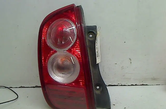 Feu arrière gauche Nissan MICRA III (K12) 1.4 16v (2003-2010) occasion