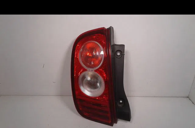 Feu arrière gauche Nissan MICRA III (K12) 1.4 16v (2003-2010) occasion
