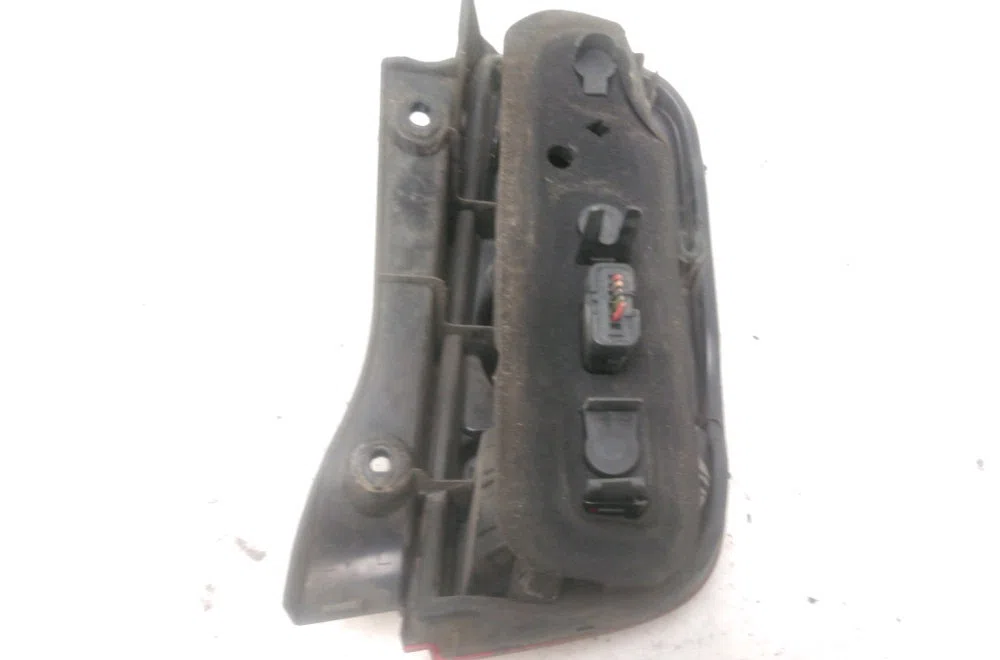 Feu arrière gauche Nissan MICRA III (K12) 1.4 16v (2003-2010) occasion