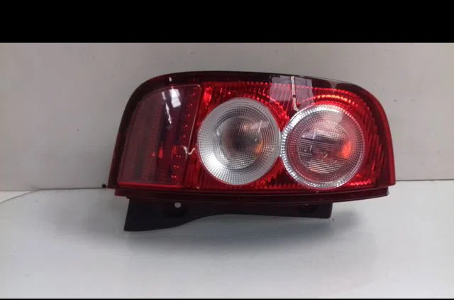 Feu arrière gauche Nissan MICRA III (K12) 1.5 dci (2003-2010) occasion