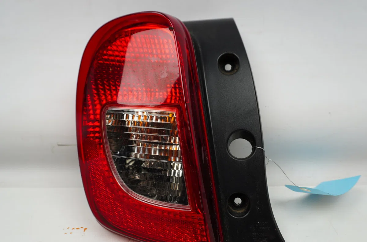 Feu arrière gauche Nissan MICRA IV (K13K) 1.2 (2010-2015) occasion