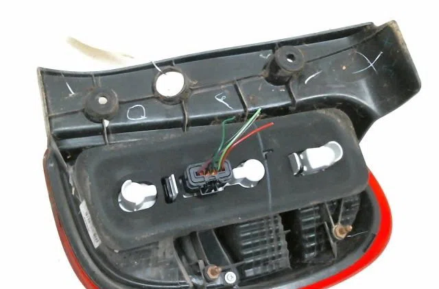 Feu arrière gauche Nissan MICRA IV (K13K) 1.2 (2010-2015) occasion