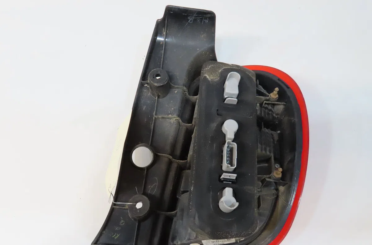 Feu arrière gauche Nissan MICRA IV (K13K) 1.2 (2010-2015) occasion
