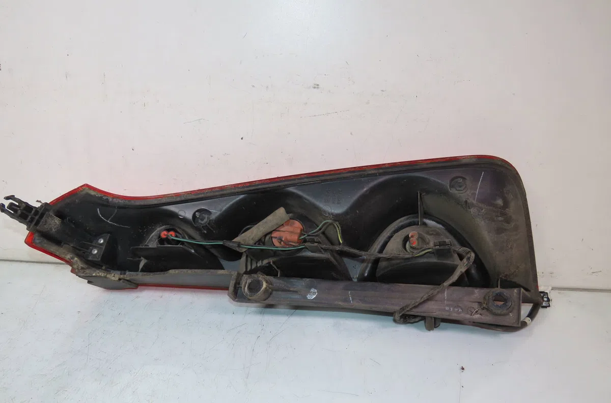 Feu arrière gauche Nissan NOTE (E11, NE11) 1.4 (2006-2012) occasion
