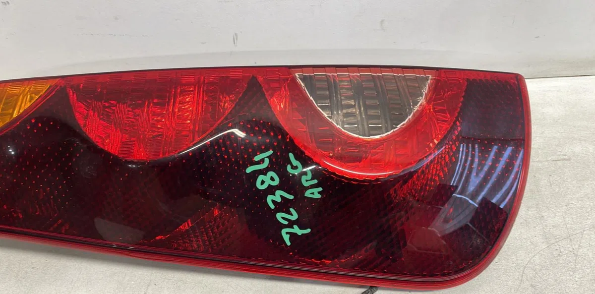 Feu arrière gauche Nissan NOTE (E11, NE11) 1.5 dci (2010-2012) occasion