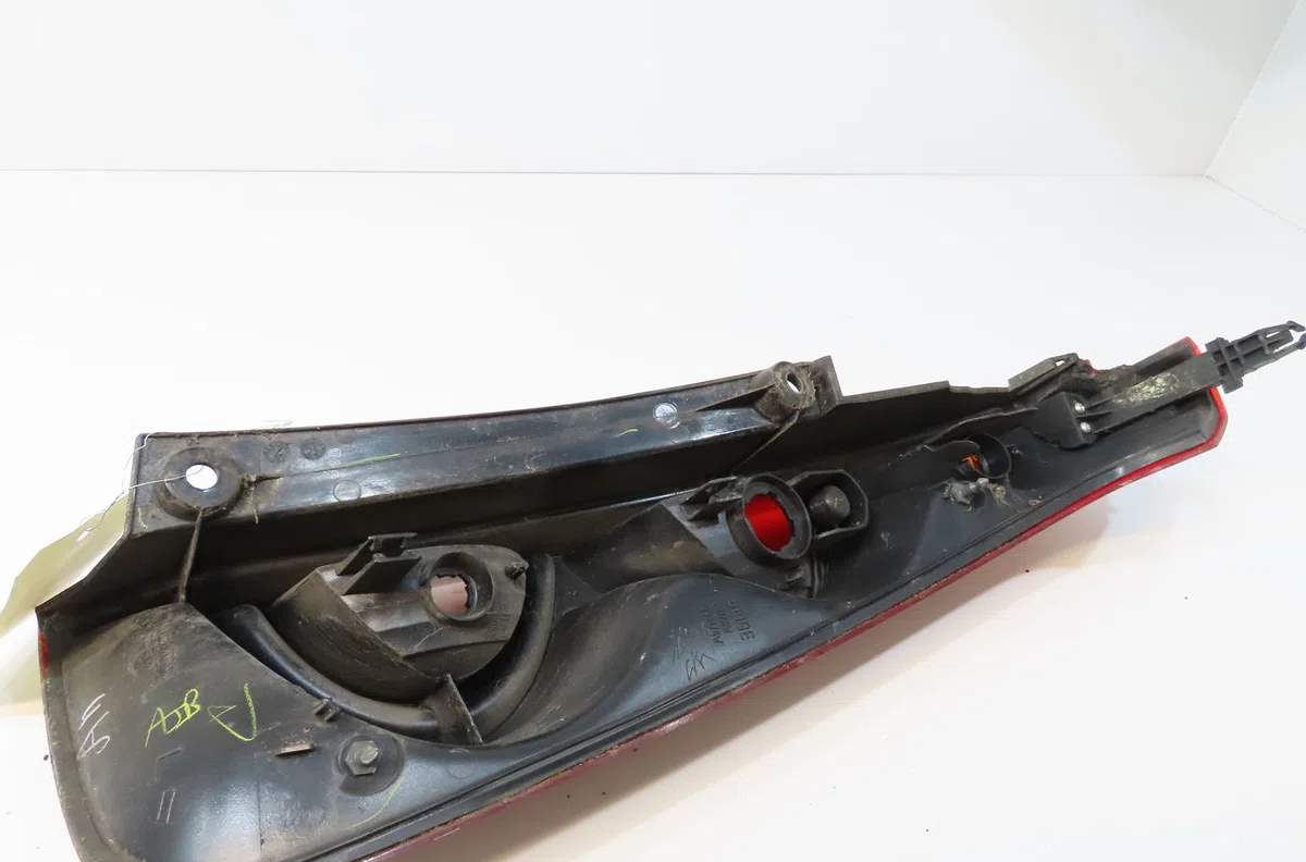 Feu arrière gauche Nissan NOTE (E11, NE11) 1.6 (2006-2012) occasion